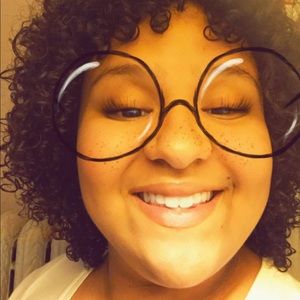 Meet your Posher, Nikolle